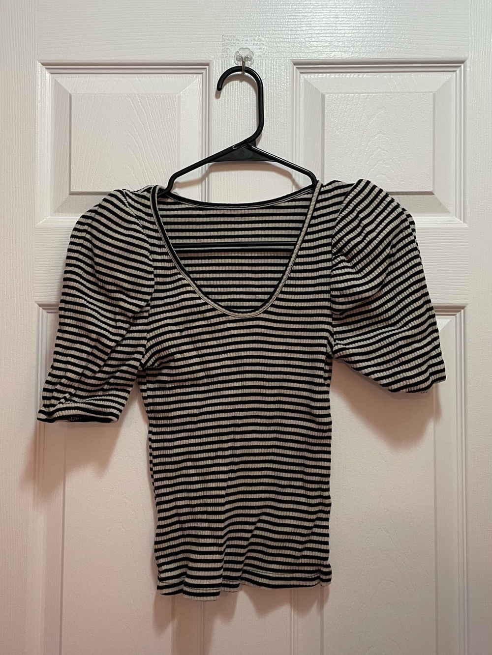 Striped Puff-Sleeve Knit Top - Black & White